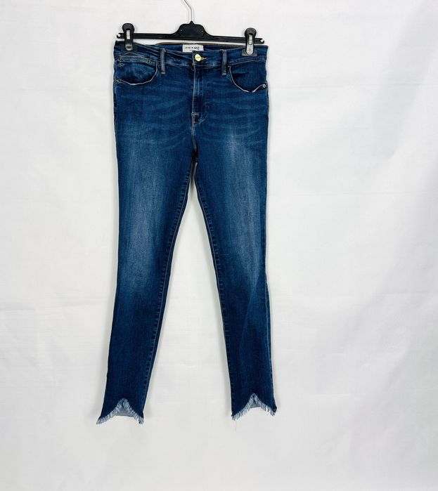 Niebieskie jeansy z postrzępionym brzegiem S 36
