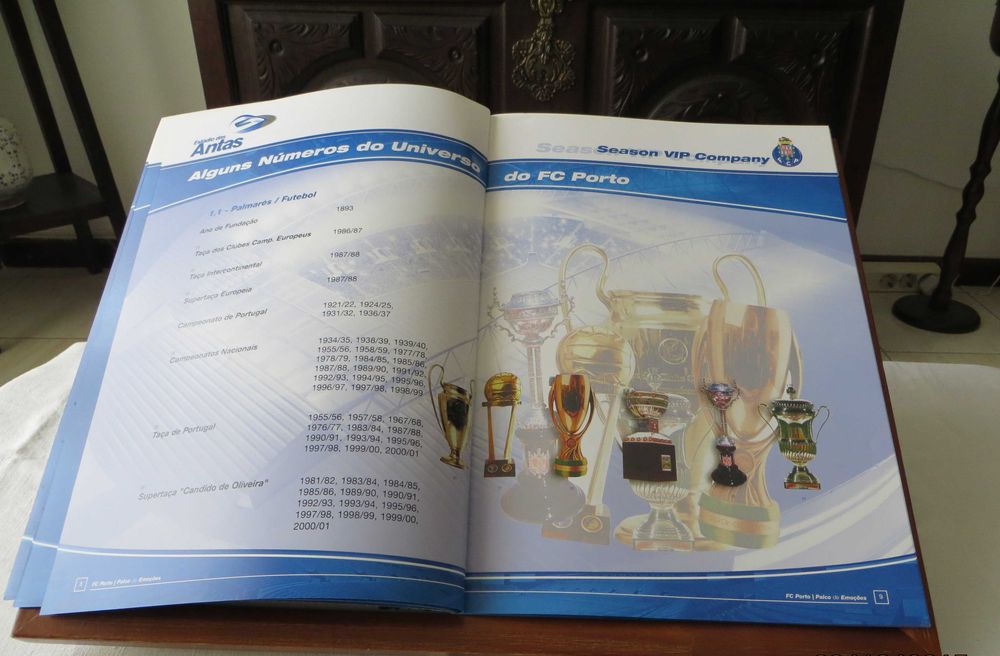 Livro "O Estádio Antas 2002" Novo estádio  Números do Universo do FCP