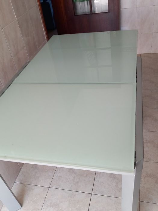 Mesa de cozinha e 4 cadeiras