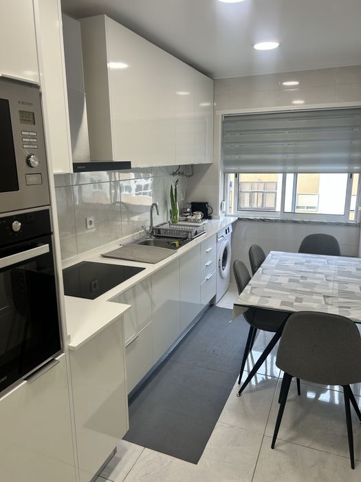 Alugo quarto na Torre da Marinha