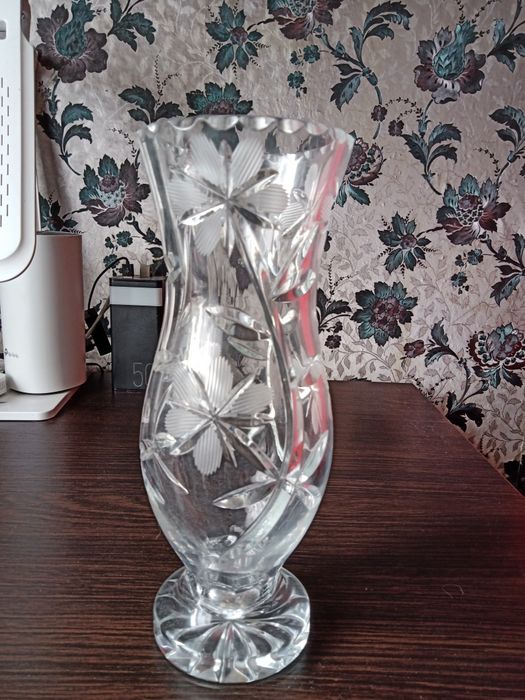Ваза для цветов  из хрусталя
