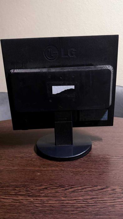 Монітор LG Flatron L1753S 17" (VGA, робочий) у повністю робочому стані.