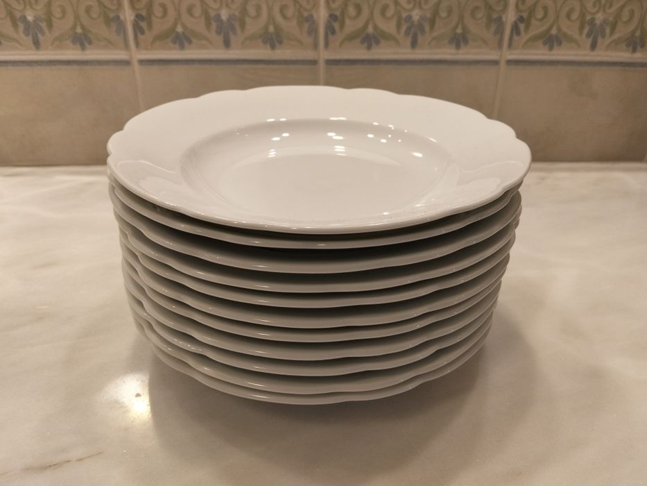 Pratos de sopa brancos, Vista Alegre, antigos, cada prato