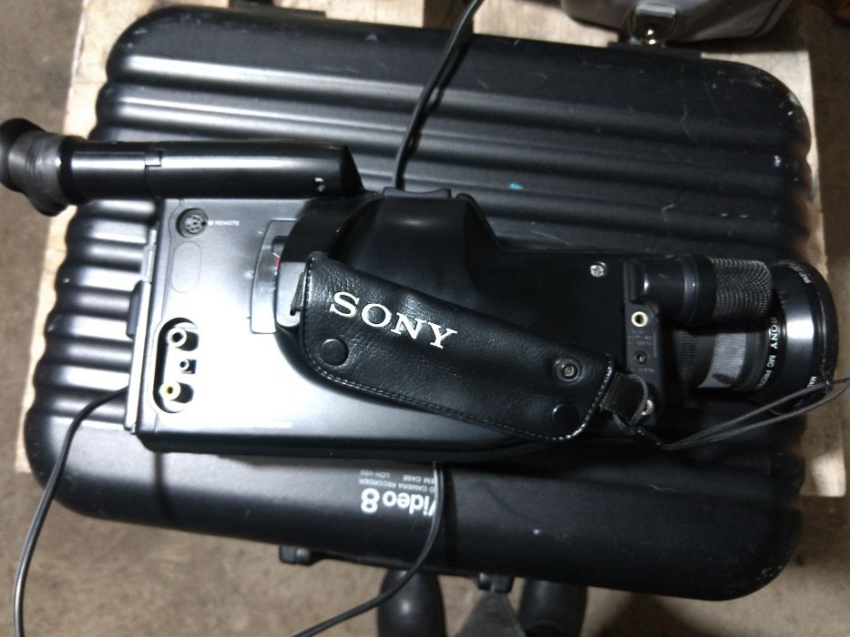 Видеокамера SONY CCD-90E