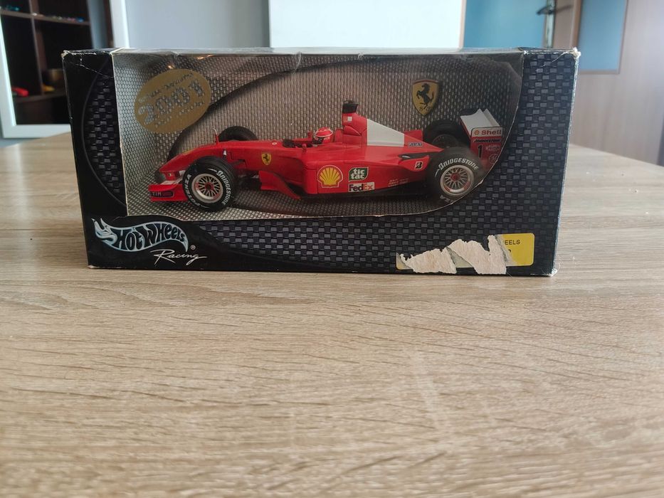 Hot wheels F1 M. Schumacher 2001 Ferrari skala 1/24