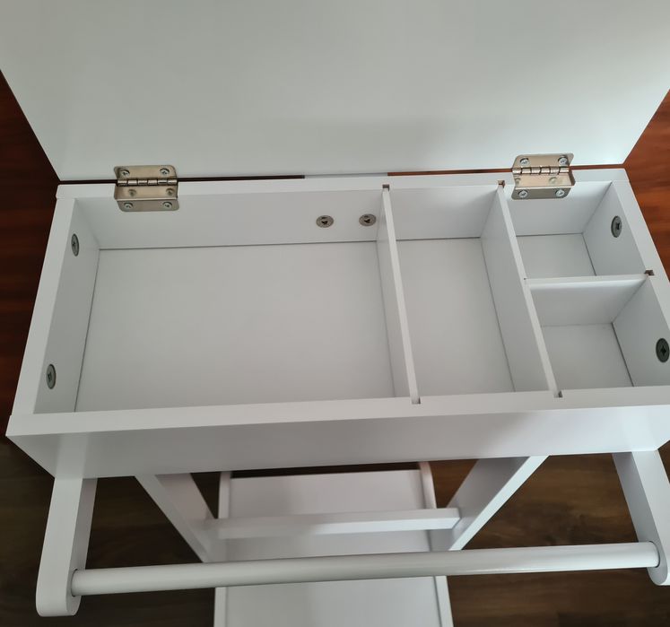 Cabide de roupa de pé
