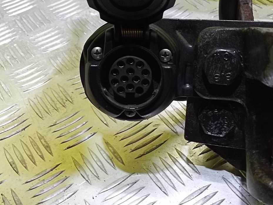 Фаркоп Touareg NF 2010-2014 Буксировочный крюк Туарег разборка Шрот