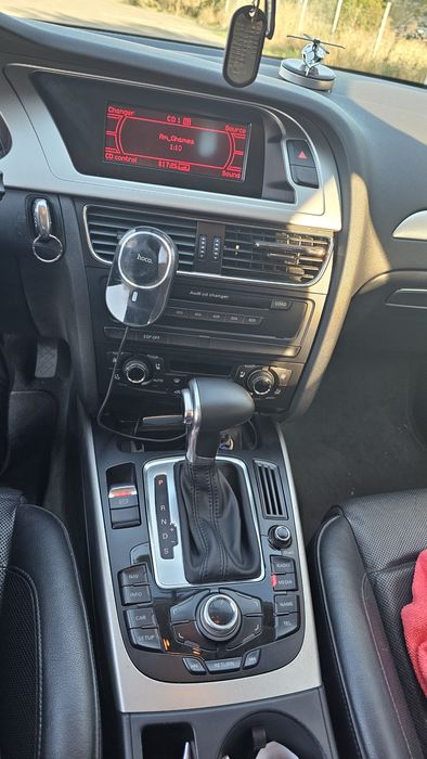 Автомобіль Audi A4 B8