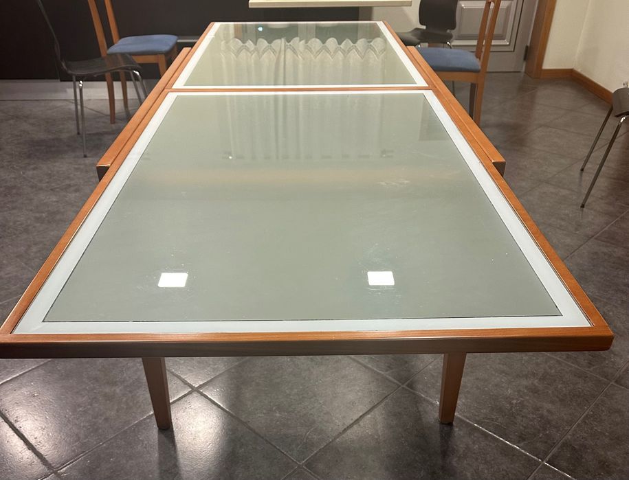 Mesa extensível com tampo em vidro