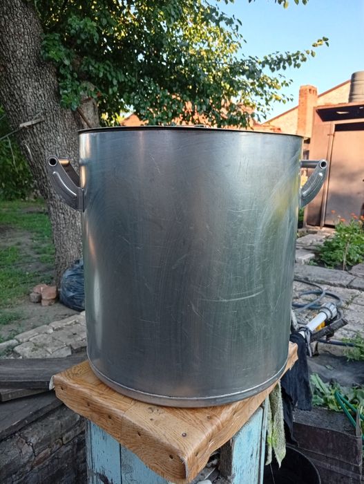 Продам кастрюлю (нерж.сталi)
