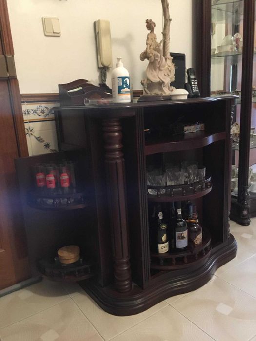Movél Bar em madeira de mogno