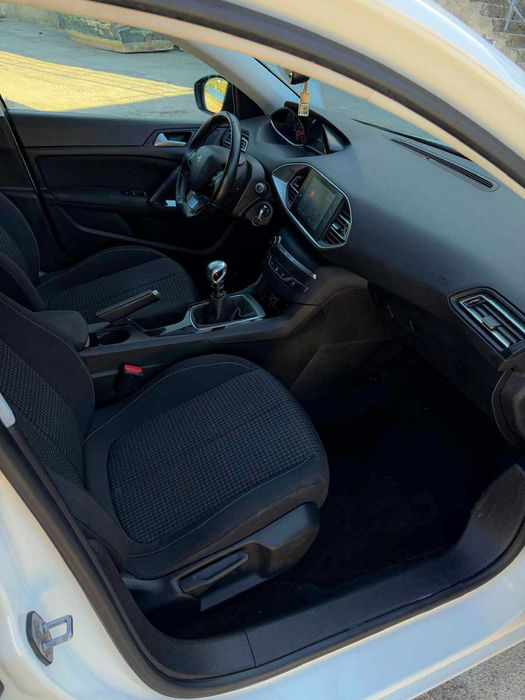 PEUGEOT 308 Moderno e Economímico * Desde 147€ por mês*