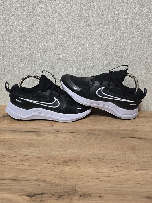 Жіночі кросівки Nike cosmic runner оригінал