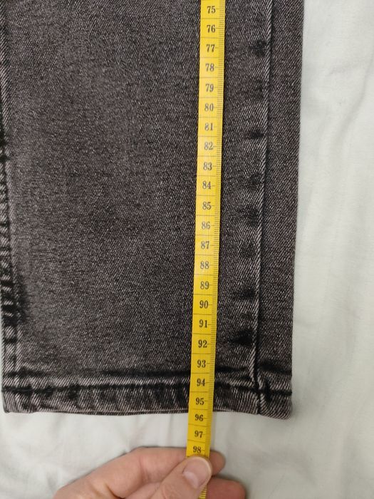 Джинсы серого цвета