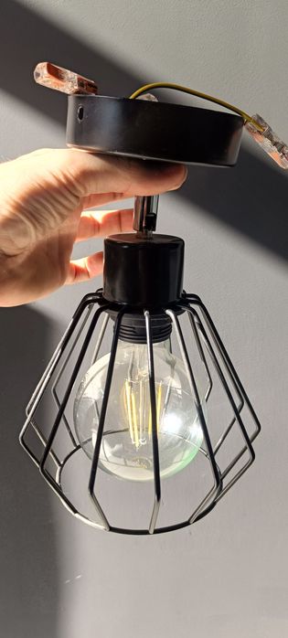 lampy z ozdobnymi żarówkami