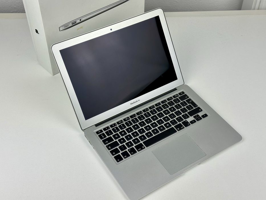 MacBook Air 13” Early 2015 | i5 1.6 GHz | 8GB RAM | SSD | Monterey