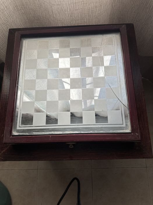Caixa de xadrex com mesa