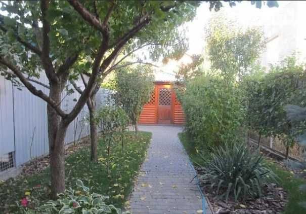 Півбудинку на Таращанському масиві