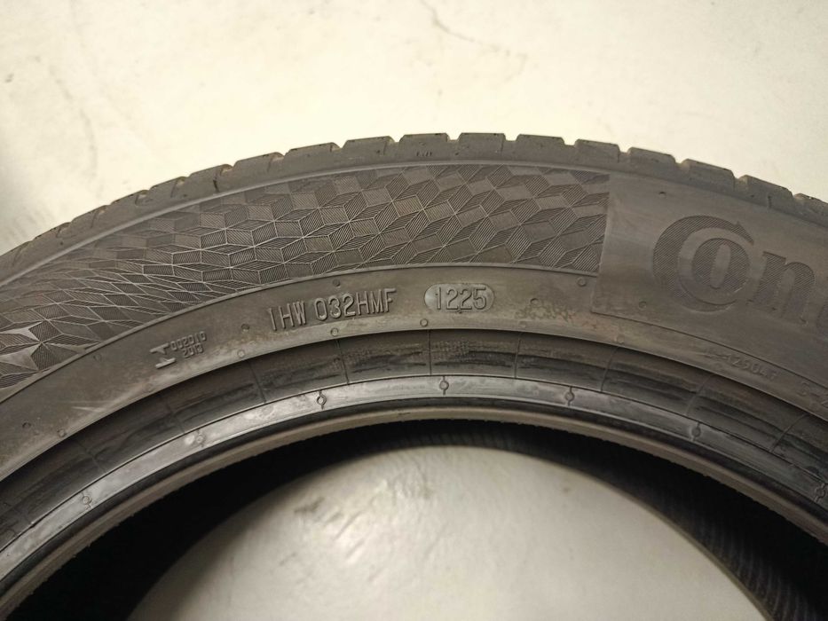 Continental UltraContact 215/55r17 94V