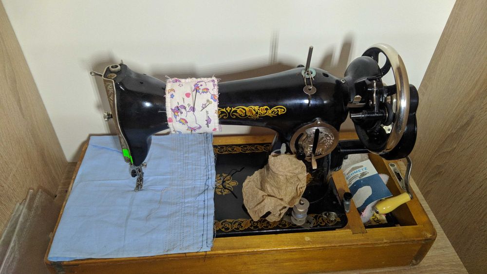 Швейная машинка Подолка