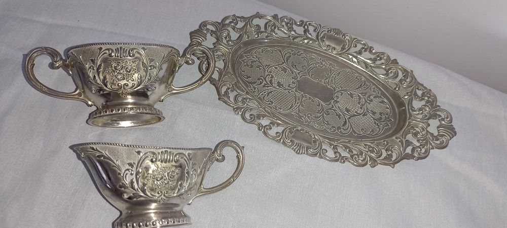 Zestaw tacka , cukiernica i mleczik