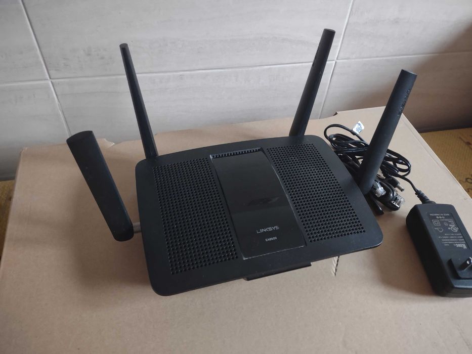 Linksys EA8500 (802.11a/b/g/n/ac 2600Mb/s) USB, 2.4 / 5 GHz   Wi-Fi 5