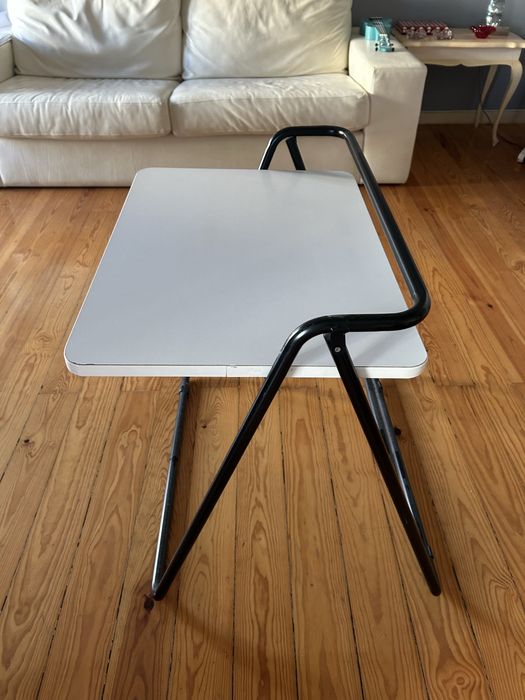 Mesa branca desdobrável