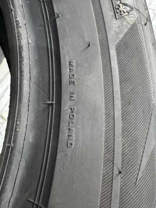 Зимові шини Bridgestone 235/55 R18