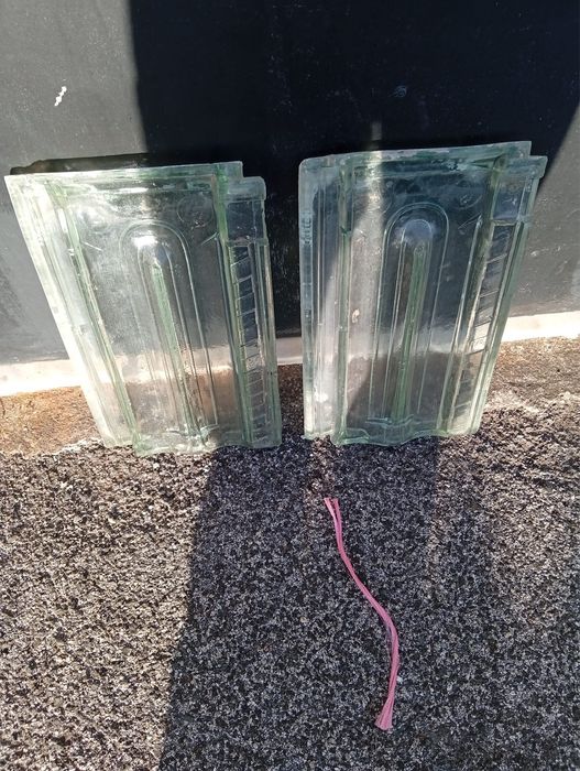 Telhas de vidro brancas e verdes