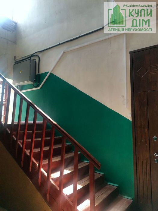 Продаж 2х кімнатної сталінки в Центрі