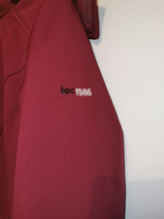 Wyprzedaż Dłuższy płaszczyk softshell bpc 36 z kapturem z metką