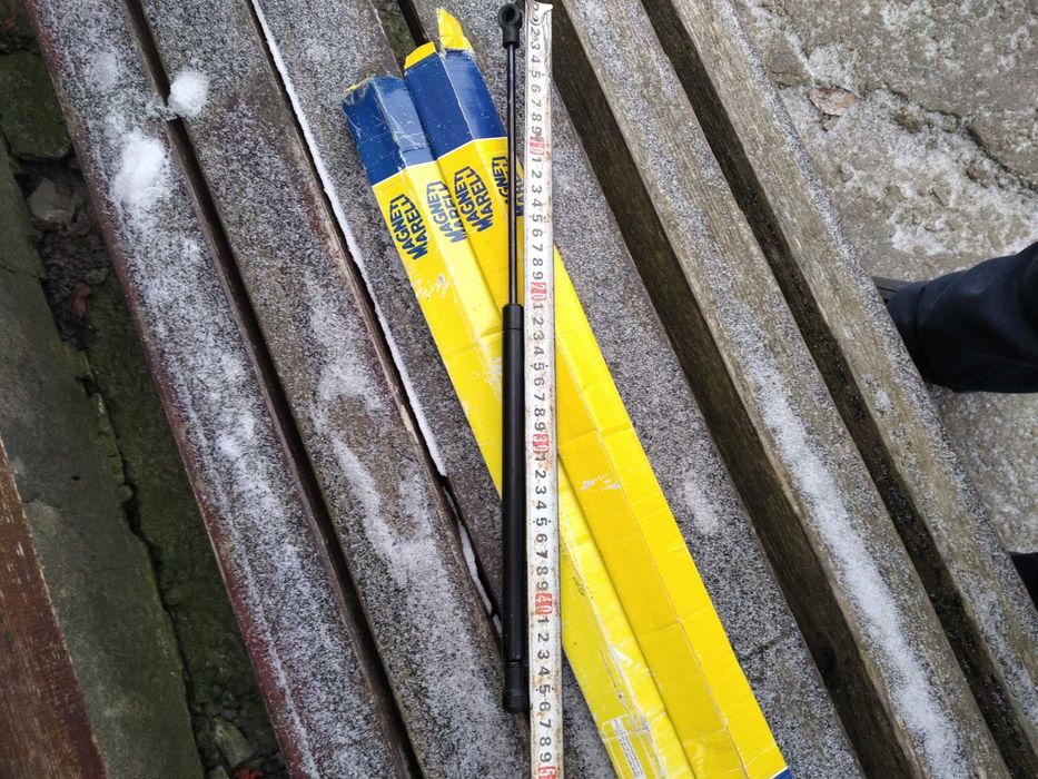 Амортизартор багажника