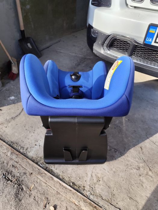 Продам автокрісло Chicco Cosmos