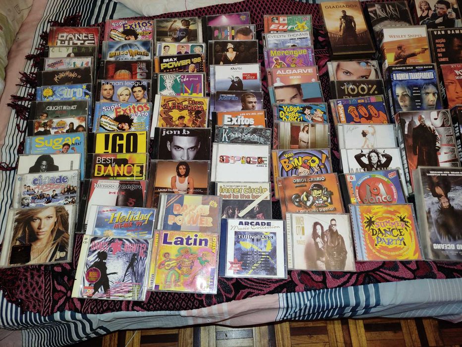 72 cds + 16 filmes em vhs