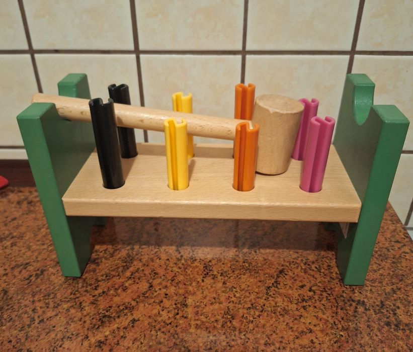 Przebijanka z ikea. Drewniana zabawka z młotkiem