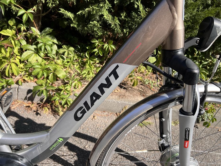 Fajny rower elektryczny GIANT TWIST HYBRID z dwoma bateriami + gratis orginalne sakwy/ A