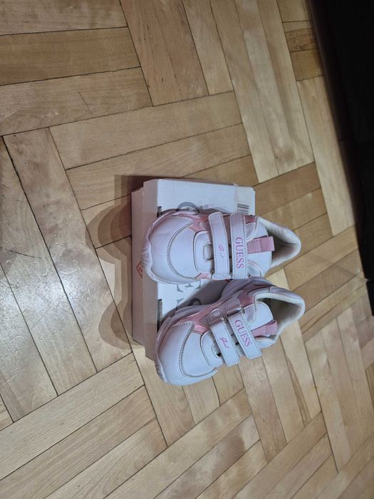 Sneakersy Guess dla dziewczynki roz 25