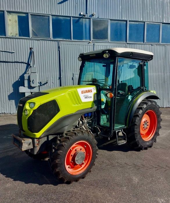 Ciągnik sadowniczy sadownik class nexos 230F