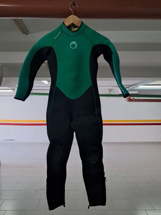 Fato bodyboard / surf decathlon 4/3 mm (10 - 11 anos).