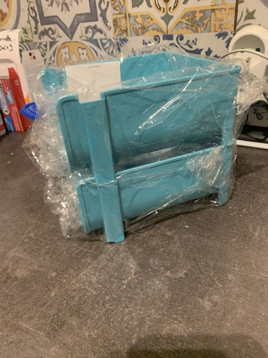 Uchwyt na butelki, puszki do lodowki lub szafki