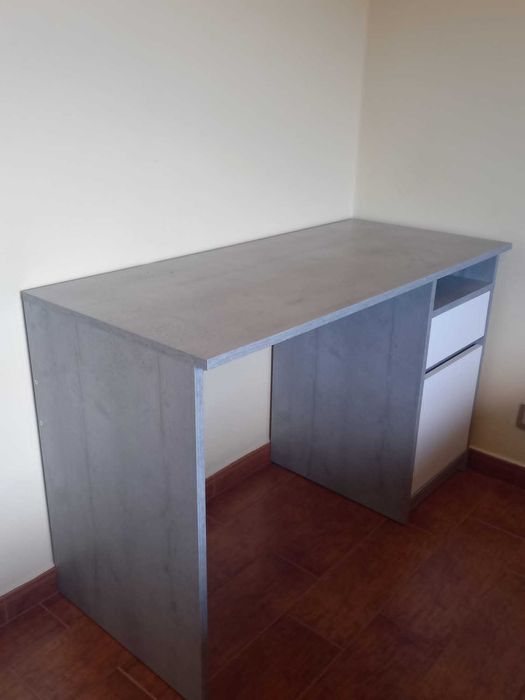 Conjunto secretária e cadeira para quarto ou escritório