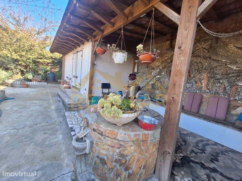 Terreno com Quintinha para Restauro em Ribeirão - Vila Nova de Fama...