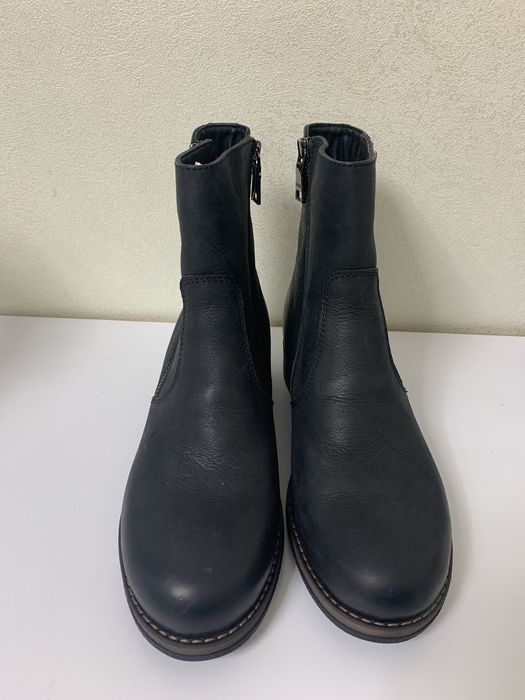 Кожаные  новые ботинки + подарок краска для обуви