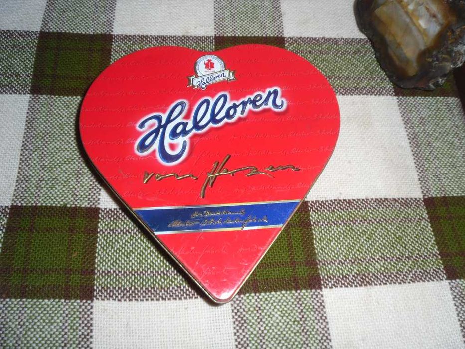 Коробочка металлическая  в форме сердца коллекционная