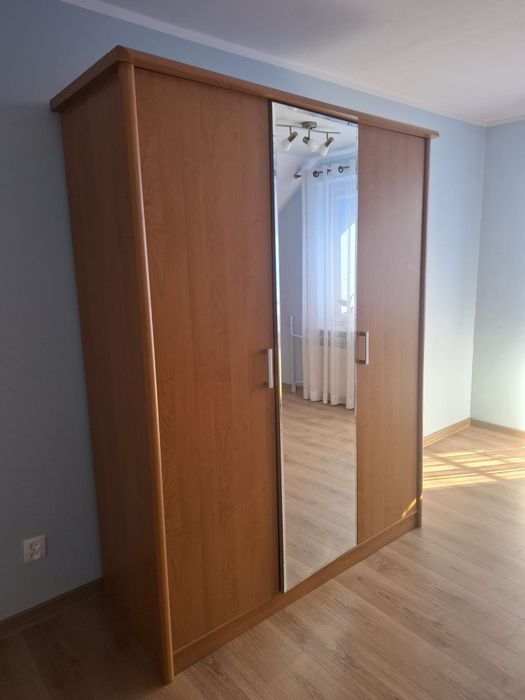 Sprzedam szafę trzydrzwiową z lustrem