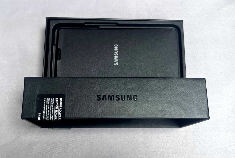 Pudełko Samsung Galaxy S22 SM-S901B/DS 8/128GB Phantom Black Oryginalne