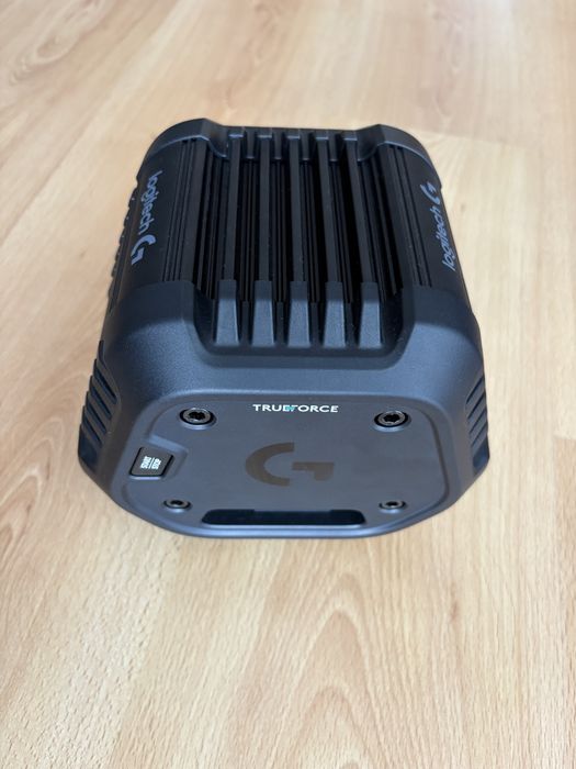 Bundle Logitech RS50 | Base Direct Drive 8 Nm | Volante | Pedais Load cell | Como novo
