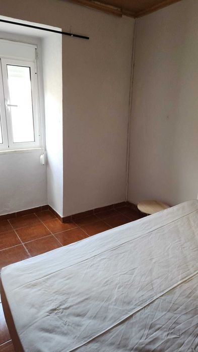 Alugo T2 junto à Escola Campos Melo