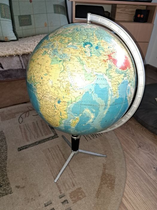 Globus duży z czasow PRL