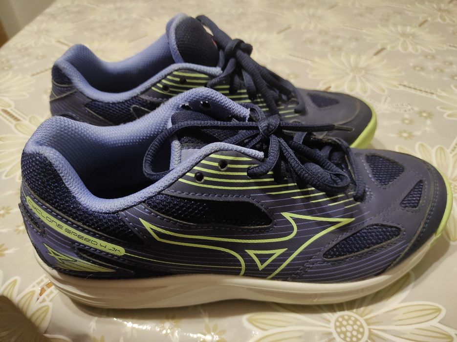 Кросівки волейбольні Mizuno